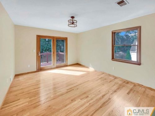 37 Carpenter Pl, Metuchen NJ 08840-2521 exterior