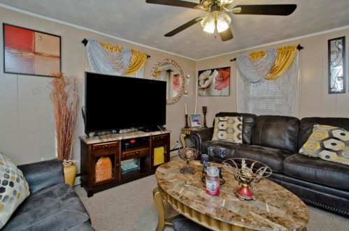 301 Orange St, Springfield MA 01108-1325 exterior