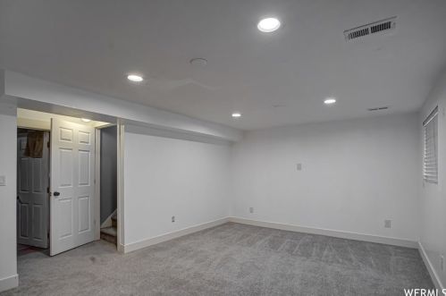 11104 Londonderry Dr, Sandy UT 84070 exterior