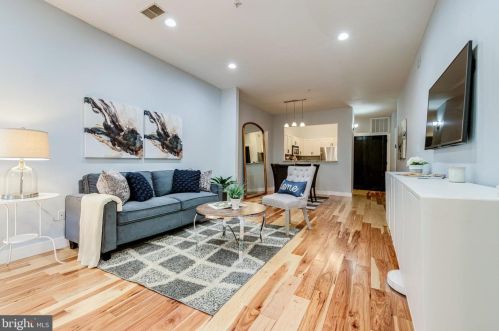 4656 Lambert Dr, Alexandria VA 22311-4942 exterior