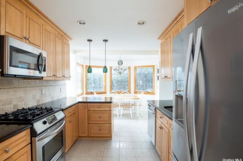 29 Wesleyan Rd, Commack NY 11725-2519 exterior