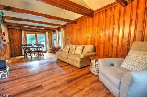 25 Grandview Ln, West Milford Lakes NJ  07480-1424 exterior