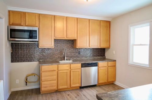 6534 56th St, Milwaukee, WI 53223-5916