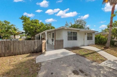 3433 Hibiscus Ave, Naples FL  34104-4094 exterior