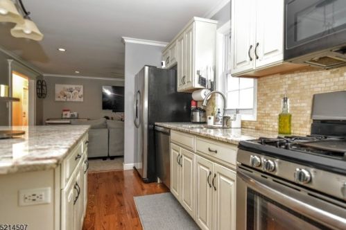 84 Morris Ave, West Milford Lakes NJ  07480-1121 exterior