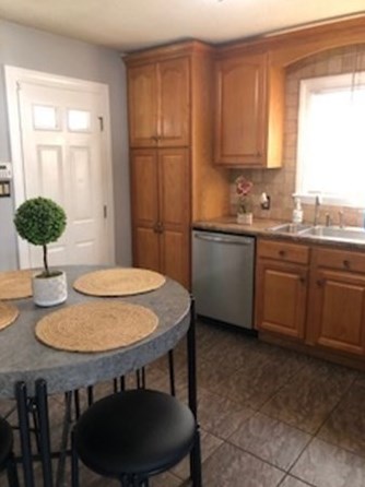 941 Carew St, Springfield MA 01104-1266 exterior