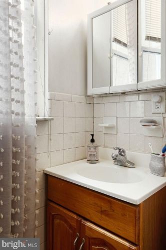 865 26 St, Philadelphia PA 19146-4402 exterior