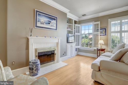 25 Wilkes St, Alexandria VA 22314-3853 exterior