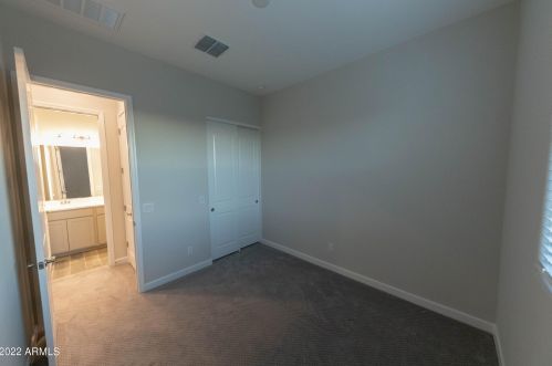 3033 37th Way, Phoenix AZ  85018-2219 exterior