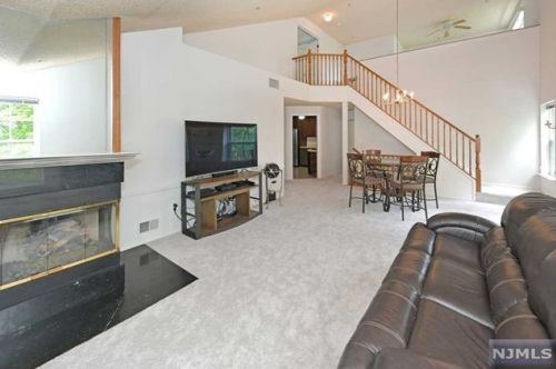 1037 Cambridge Ct, Mahwah NJ 07430-3249 exterior