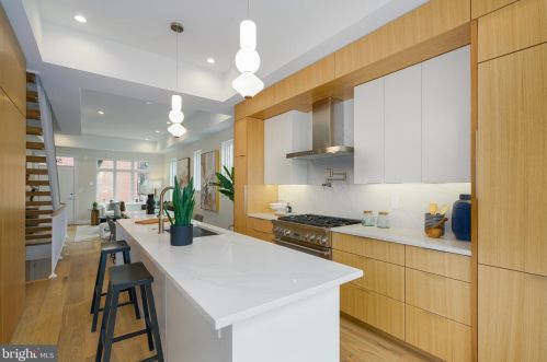 516 21 St, Philadelphia PA 19130-1401 exterior