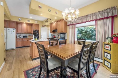 270 Baldwin Ave, Hasbrouck Heights NJ 07604-2301 exterior