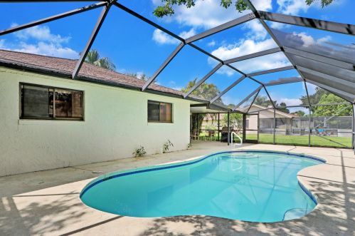 5709 Eagle Dr, Fort Pierce FL 34951-2322 exterior