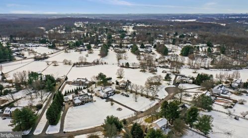 19840 Meredith Dr, Rockville MD 20855-2426 exterior