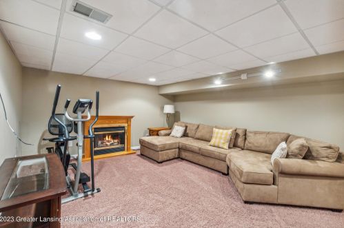 502 Brunswick Dr, Dewitt MI 48820-9189 exterior