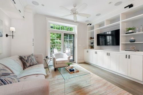 61 Elm St, Chicago IL 60610-2434 exterior