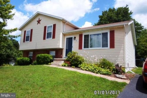 120 Gardenia Dr, Hanover PA  17331-3454 exterior