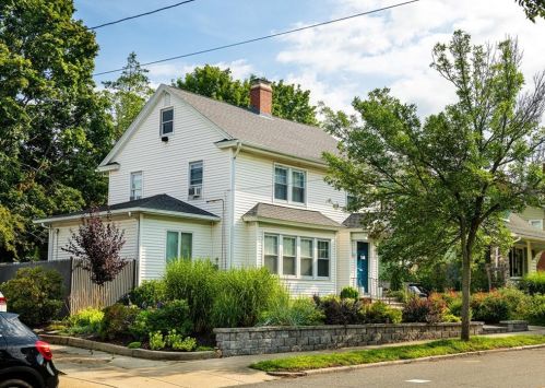 174 Rochambeau Ave, Providence, RI 02906-2528