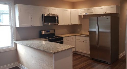 9828 Avenue, Chicago, IL 60617-7316