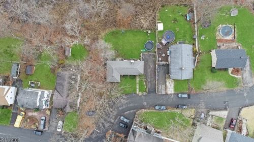 3 Sunrise Ave, Bloomingdale NJ 07403-1323 exterior