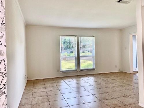 2528 Berkett Dr, Austin TX  78745-4353 exterior