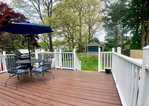 29 Cedar Crst Pl, Norwalk CT 06854-1402 exterior