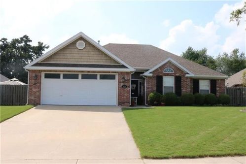424 Dallas Ln, Springdale, AR 72762-8470