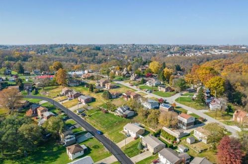 1481 Cathell Rd, Pittsburgh PA 15236-1108 exterior