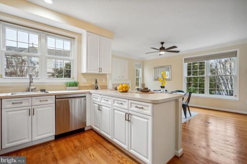 7433 Dunnington Pl, Alexandria VA  22315-5248 exterior