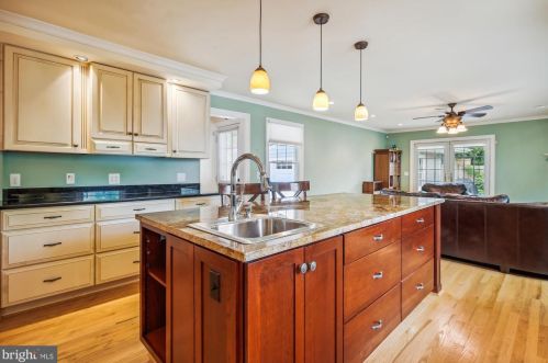 2417 Davis Ave, Alexandria VA  22302-3209 exterior