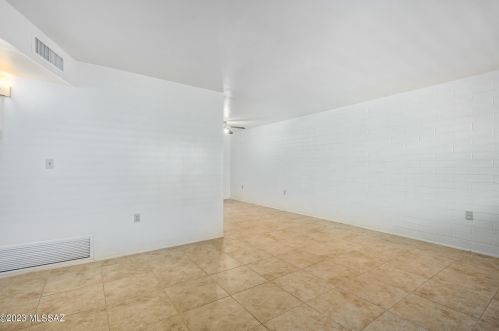 414 Silverbell Rd, Tucson AZ 85745-9385 exterior