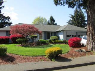 4020 Hampshire Ln, Eugene OR  97404-1026 exterior