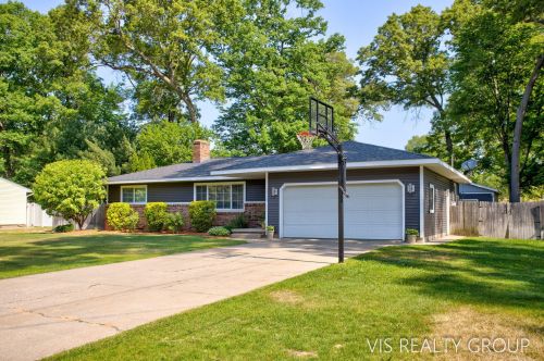 1710 Gladstone Dr, Meskegon, MI 49445-1937