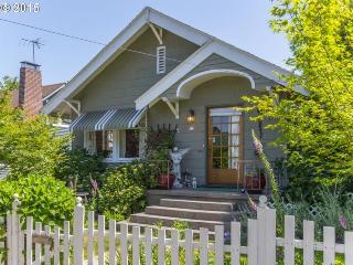 12 70th Ave, Portland, OR 97215-1402