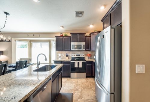 5623 27 Dr, Phoenix AZ 85053-1725 exterior