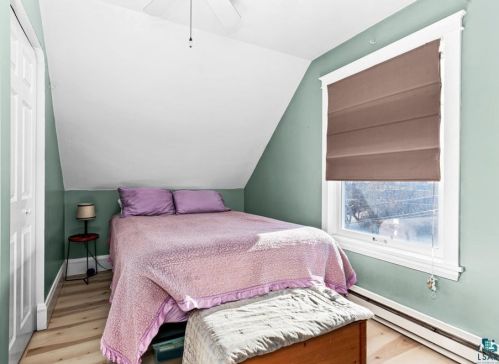 318 8th Ave, Duluth MN 55806-2206 exterior