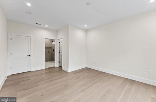 1327 Mayflower Dr, Mc Lean VA 22101-3405 exterior