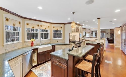 181 Johnny Cake St, North Andover MA 01845-5613 exterior