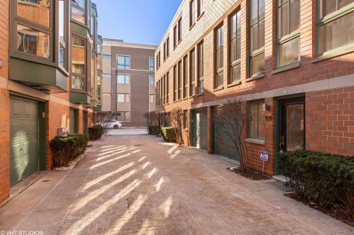 2707 Lincoln Ave, Chicago, IL 60614-1875