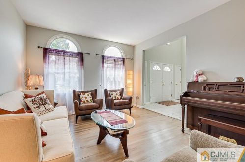 16 Sonia Ct, Edison NJ 08820-4443 exterior