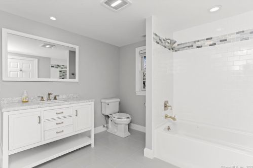 8 Gdn Ln, Westport CT 06880-5316 exterior