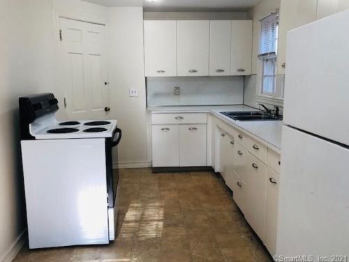 27 Lansdale Ave, Milford CT 06460-5153 exterior