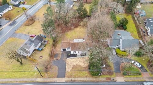 48 Clintonville Rd, North Haven CT 06473-2817 exterior