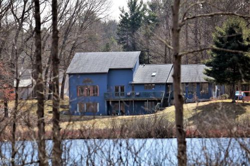 62597 30th St, Lawton, MI 49065-6615