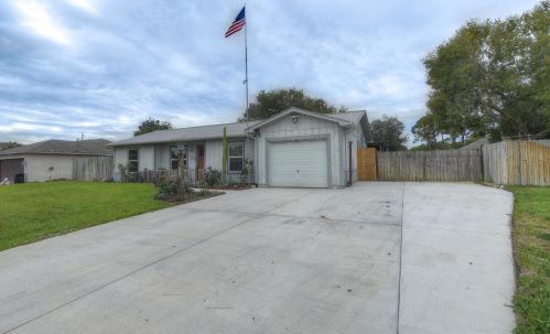 3832 Chicopee St, Fort Pierce FL 34953-5373 exterior