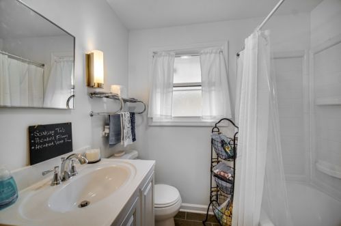 6343 Legett Ave, Chicago IL 60646-4231 exterior