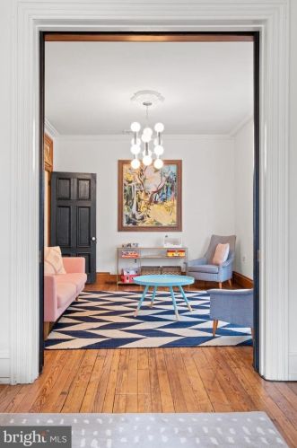 526 Girard Ave, Philadelphia PA 19130-1617 exterior