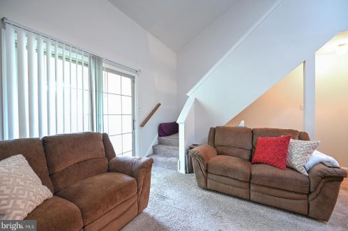 1712 Foxmeadow Cir, Limerick PA  19468-1558 exterior