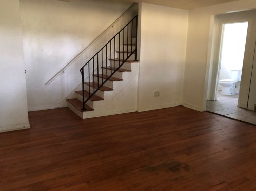 955 78th St, Chicago, IL 60619-3217