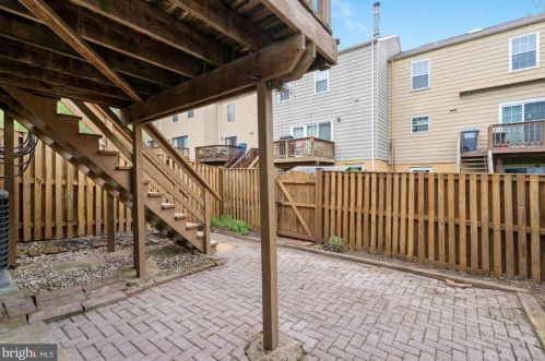 10204 Scarborough Commons Ct, Springfield VA  22015-2814 exterior